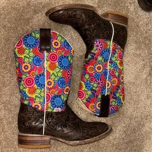 Rockin leather tooled cowgirl boots